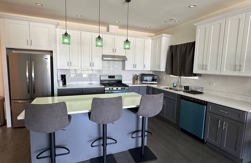 Armour Square Condo | Chicago Luxury Cozy Condo near Downtown, China Town, White Sox, McCormick Place