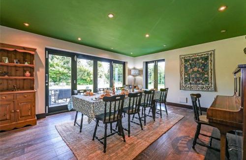 Chichester House | Chichester Retreat with Large Private Mature Garden
