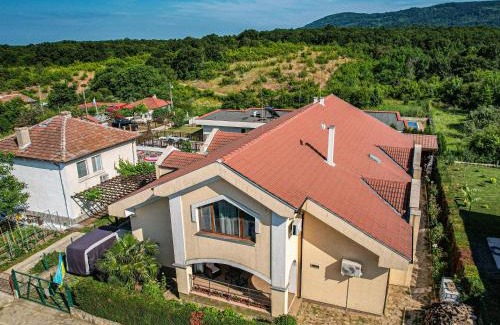 Velika House | Chicho Tomovata Koliba