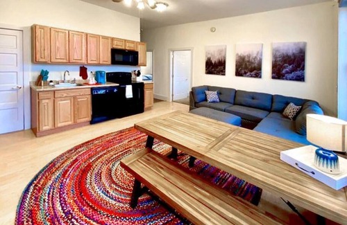 Enterprise Apartment | Chief Joseph Suite - Pet and Family Friendly!
