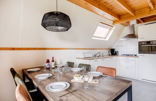 Zwiggelte House | ChiffChaff I Cottage Overlooking Spacious Garden