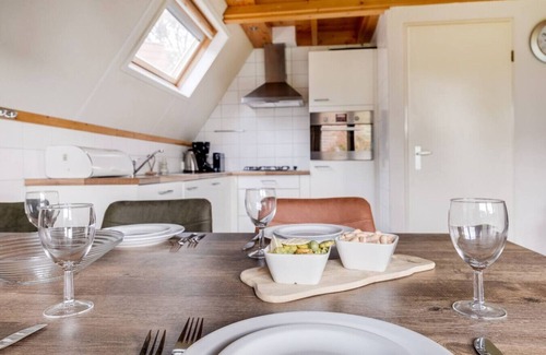 Zwiggelte House | ChiffChaff I Cottage Overlooking Spacious Garden