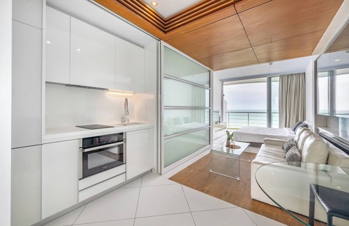 Na Chom Thian Apartment | Chill Beachfront Vibes with 3BR Ocean Views & Pool