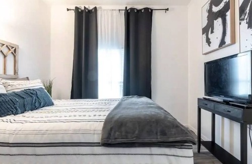 Downtown Redlands Apartment | Chill · Charm · Deluxe Duplex · 节省每月住宿费用