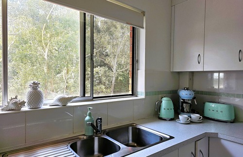 Forster Apartment | CHILL-OUT BEACHSIDE * coastal cool on Main Beach. Stroll to cafes, shops & lake!