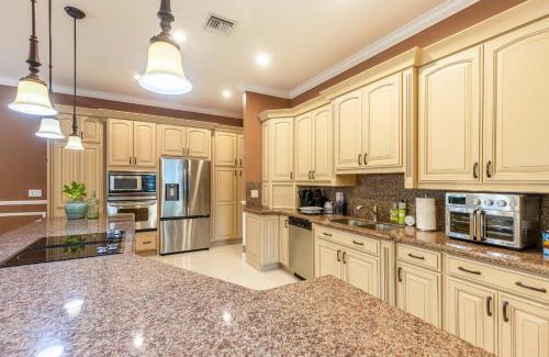 Cloud Lake House | Chill & Spacious 3BR - Beaches & Backyard Fun