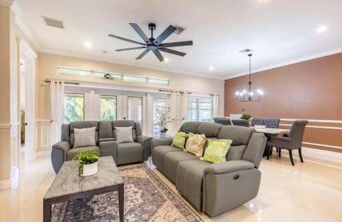 Cloud Lake House | Chill & Spacious 3BR - Beaches & Backyard Fun