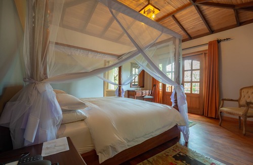 Fort Portal Cabin | Chimpundu Lodge