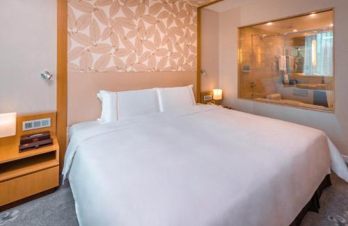 Guangzhou Central Business District Hotel | China Mayors Plaza - Free shuttle between hotel and Exhibition Center & Exhibitor registration Counter during Canton Fair