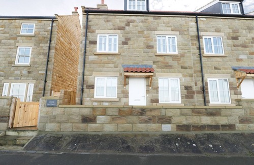 Sandsend Cottage | CHINE COTTAGE, with a garden in Sandsend