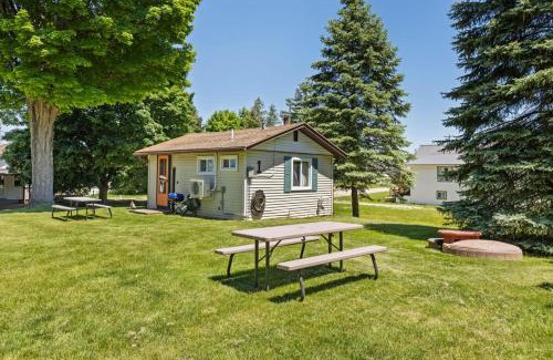 Chippewa Lake House | Chippewa Bluffs Resort Combined 4BR 4BA Cabins