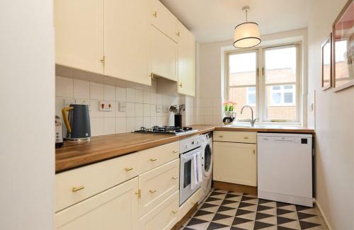 Chiswick Apartment | Chiswick Views & Space - Elegant 3BDR Duplex with Parking