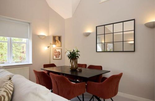 Chiswick Apartment | Chiswick Views & Space - Elegant 3BDR Duplex with Parking