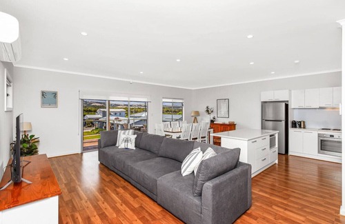 Hayborough Apartment | Chiton Views - 19A Albatross Ave, Chiton