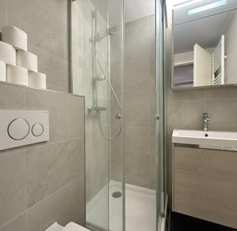 Rollingergrund-Belair Nord Apartment | CHL Stay apartment One-Bedroom Apartment Steps from Luxembourg Hospital-Private Garden Included