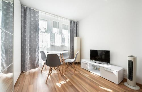 Targowek Apartment | Chodecka Homely Apartment by BookingHost