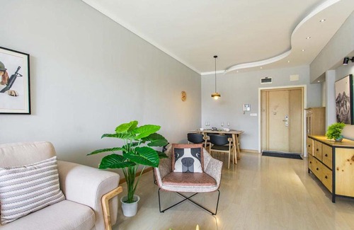 Jeifangbei Central Business District Apartment | Chongqing Yuzhong·Hongya Cave· Locals Apartment 00115320
