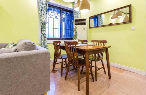 Jeifangbei Central Business District Apartment | Chongqing Yuzhong·Hongya Cave· Locals Apartment 00134800