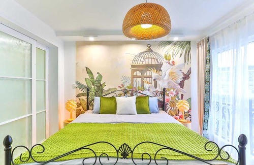 Jeifangbei Central Business District Apartment | Chongqing Yuzhong·JieFangBei· Locals Apartment 00162120