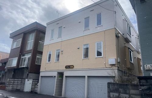 Higashi Apartment | Choyo 102