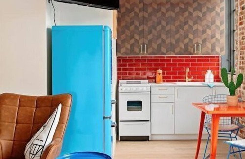 Golden Triangle Apartment | Chris Haven Art Suite 111