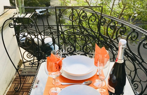 Terezvaros Apartment | Chris & Paul’s Luxury Apartment With Balcony