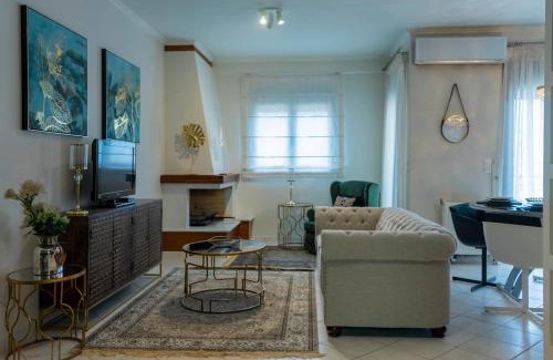 Ioannina Town Centre Apartment | Christine's Golden Suite at Ioannina's Center