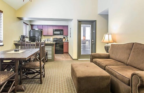 Wisconsin Dells Resort | Christmas Mountain Village Resort fully stocked w/13 ski hills, 27 hole golf, tennis courts & more