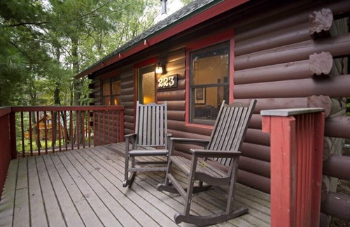 Wisconsin Dells Cabin | Christmas Mountain Village™ -Grand 2 Bedroom Cabin