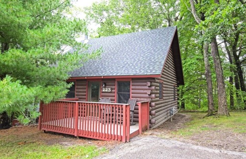Wisconsin Dells Cabin | Christmas Mountain Village™ - 2 Bedroom Cabin