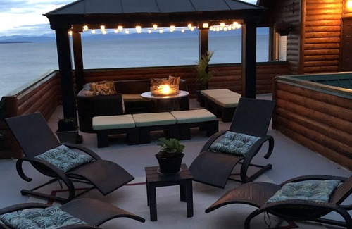 Regional District of Nanaimo House | Christmas/New Years SEA TO SKI Mt.washington Beach Log home slps 14