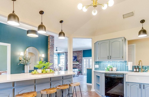 Fort Worth House | Christmas-Ready! Hot Tub, Firepit + Room for 19