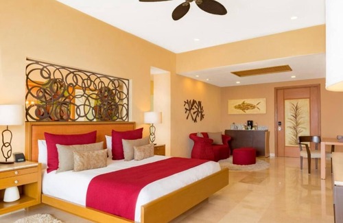 Conchas Chinas Resort | Christmas week at Garza Blanca luxury resort: 2-bdrm Beachfront suite in PV.