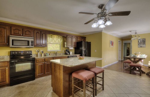 Sevierville House | ChristmasSocialDistancing*5Bdrooms*HotTub*KingBeds