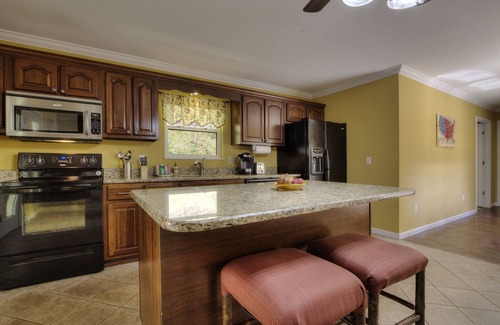 Sevierville House | ChristmasSocialDistancing*5Bdrooms*HotTub*KingBeds
