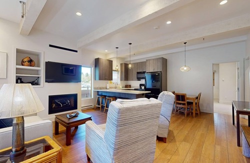 Ketchum Condo | Christophe Condo 503 - Year-round Outdoor Pool and Hot Tub and Bald Mt. Views