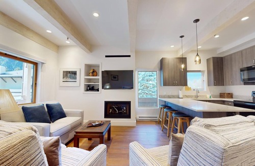 Ketchum Condo | Christophe Condo 503 - Year-round Outdoor Pool and Hot Tub and Bald Mt. Views