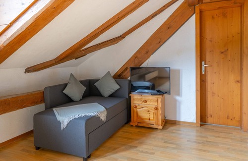 Jenaz Bed & Breakfast | Chrona Bed & Breakfast