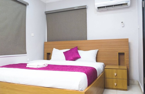 Somolu Hotel | Chrysoberyl hotel in awesome Lagos with AC
