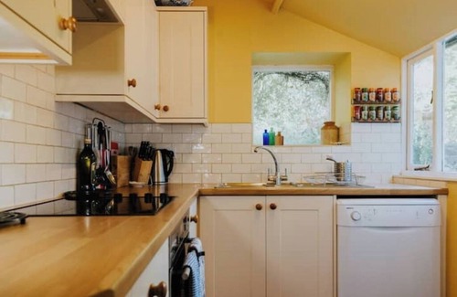Stratton Cottage | Church Cottage Stratton x6 per wkd
