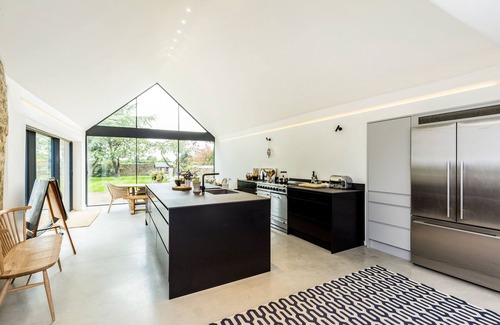 North Leigh House | Church Farm House - sleeps 10 guests in 5 bedrooms