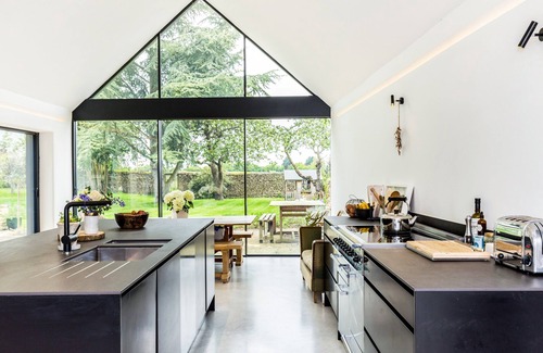 North Leigh House | Church Farm House - sleeps 10 guests in 5 bedrooms