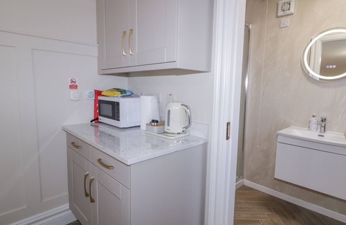 Portstewart Cottage | CHURCH STUDIO, romantic in Portstewart, County Londonderry