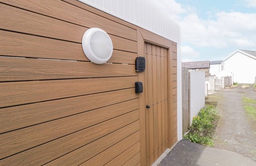 Portstewart Cottage | CHURCH STUDIO, romantic in Portstewart, County Londonderry