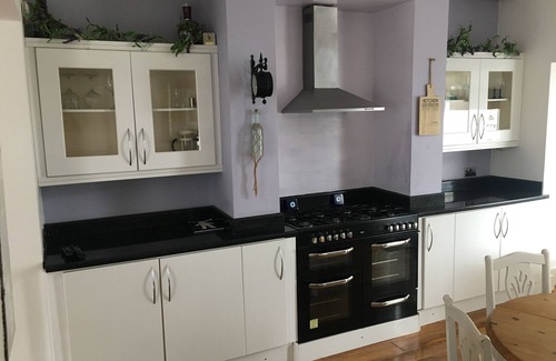 Darlington House | ChurchEndCottage-2BR-Sleeps4-PetsOK-Parking