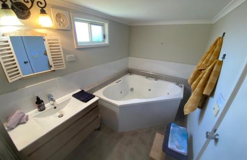 Swansea Bed & Breakfast | Churchill's B&B twin spa getaway Studio