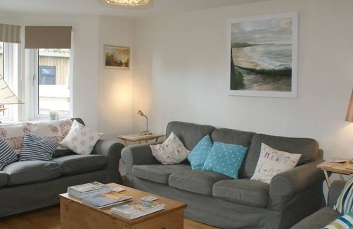 Gunwalloe Cottage | CHY LOWEN, pet friendly, with a garden in Gunwalloe