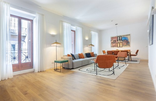 Cortes Apartment | Cibeles Exclusive II apartment in Madrid