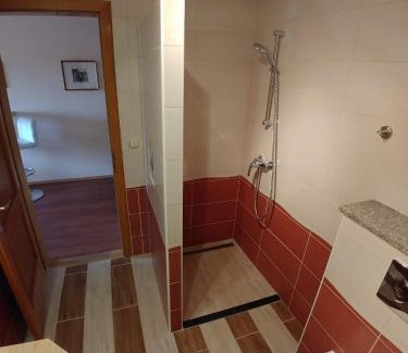 Gyenesdias Apartment | Ciklámen apartman