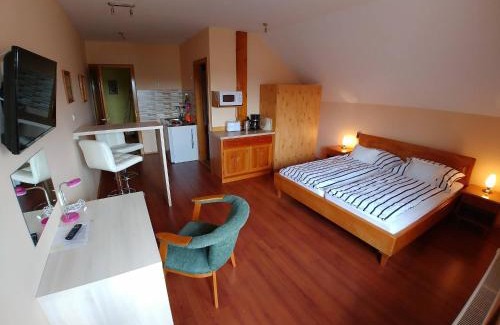 Gyenesdias Apartment | Ciklámen apartman